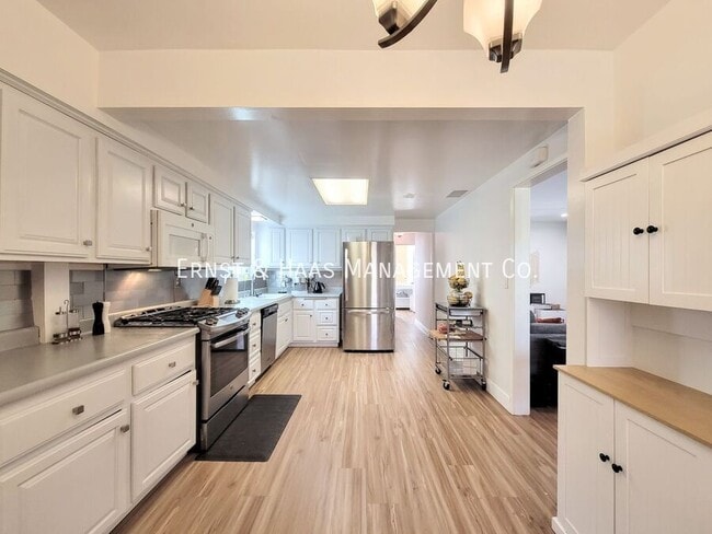 Building Photo - 5632 Hazelbrook Ave