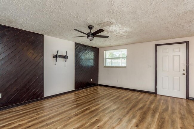 Building Photo - 3332 Chauncy Rd