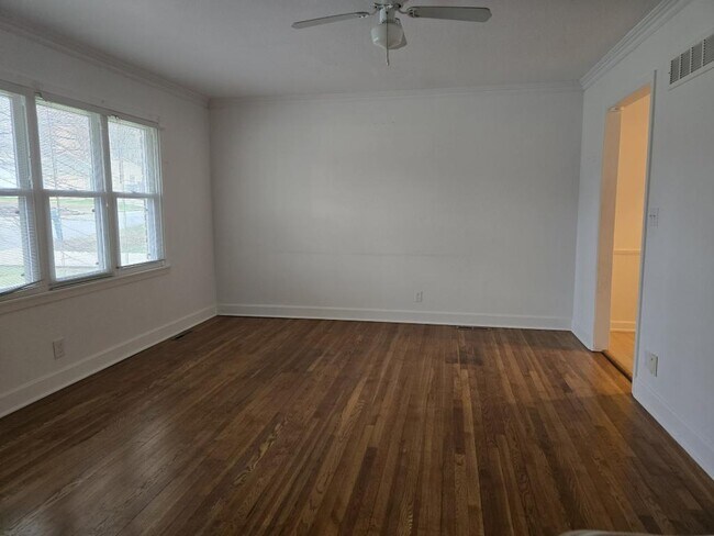 Building Photo - 1403 NE 75th St