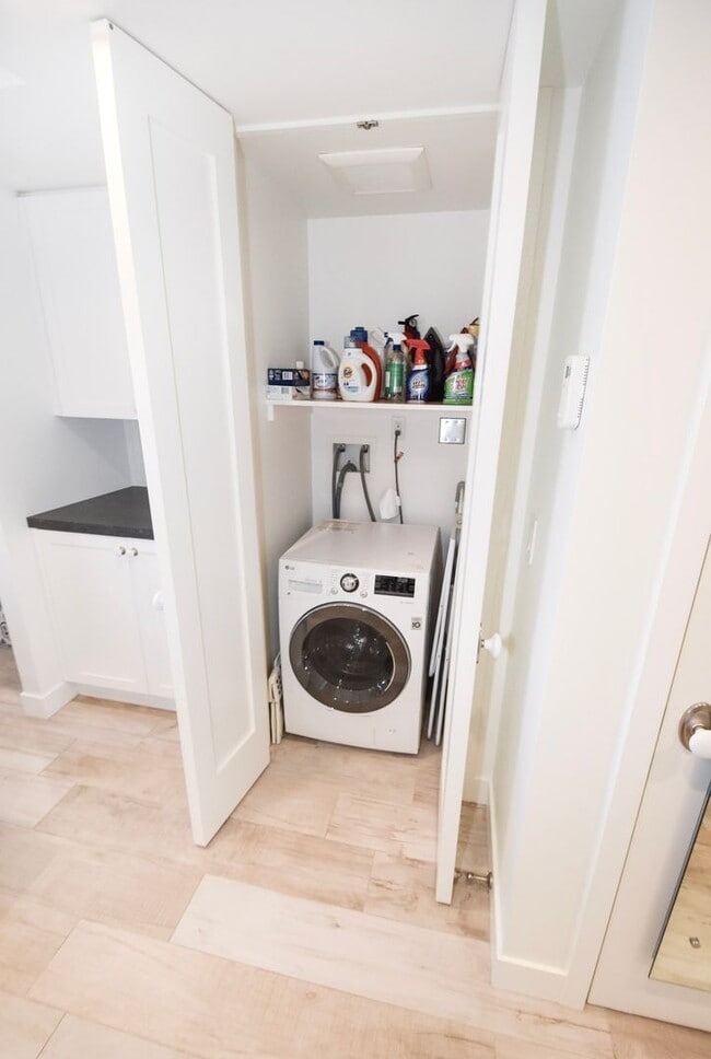 Building Photo - 1720 Avenida Del Mundo