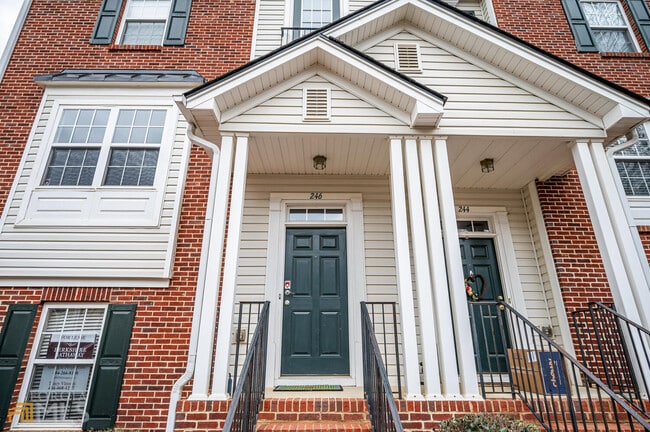 Building Photo - 246 Village Square Dr