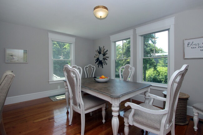 Building Photo - 351 Barlows Landing Rd