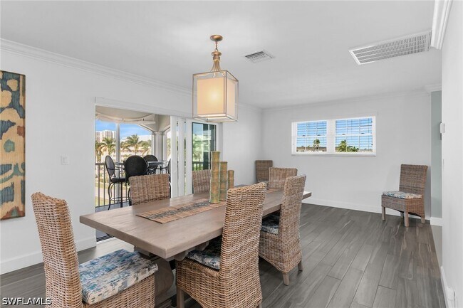 Building Photo - 1020 Swallow Ave