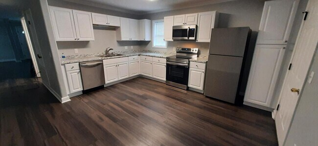 Building Photo - 40216 Hendrix Ln