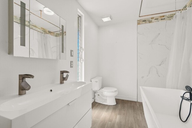 Building Photo - ***MOVE IN SPECIAL*** Modern 3BR Townhome | Garage + Driveway Parking | Yard | Pool | Pet Friendl...