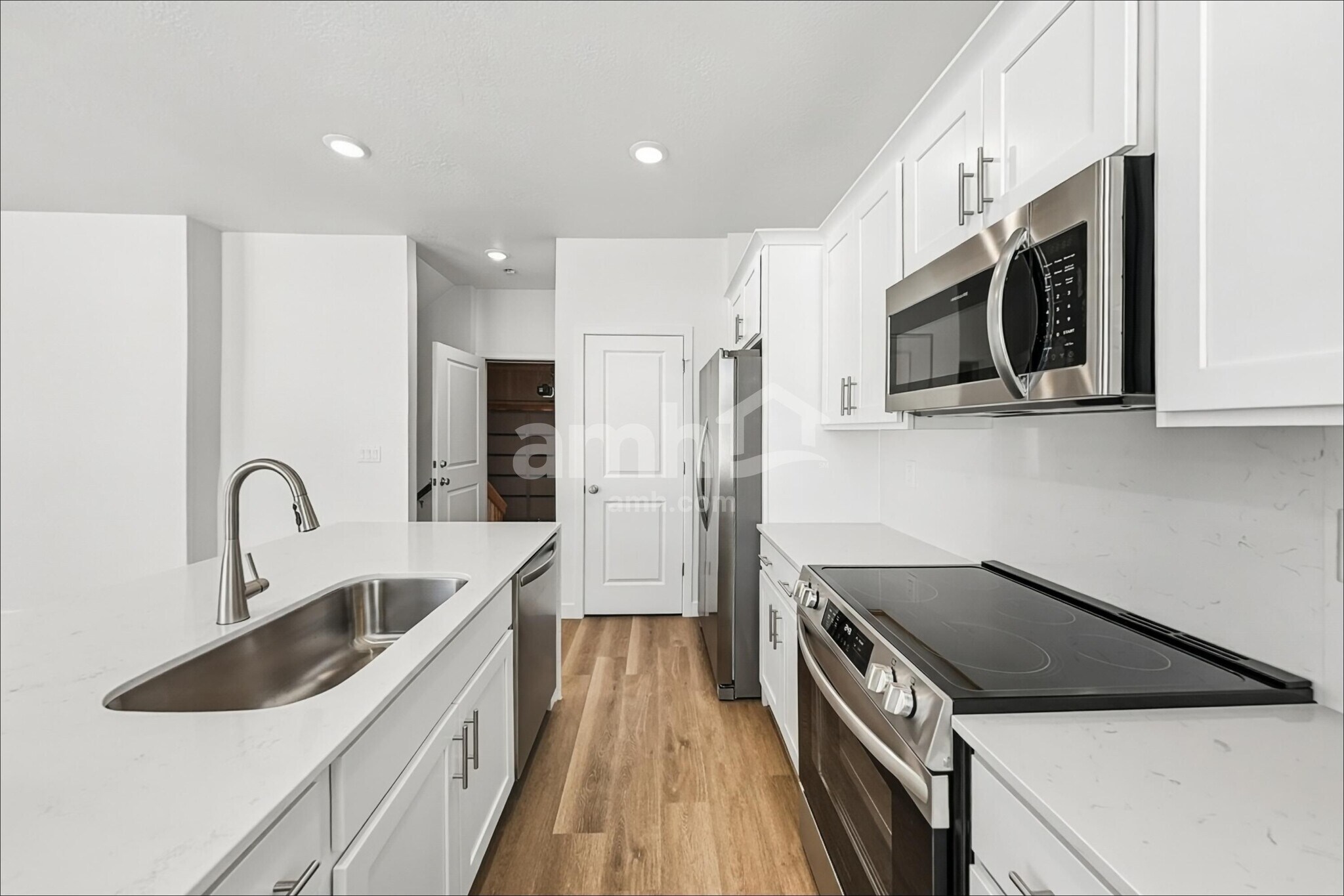 Building Photo - 1289 Carnaby St