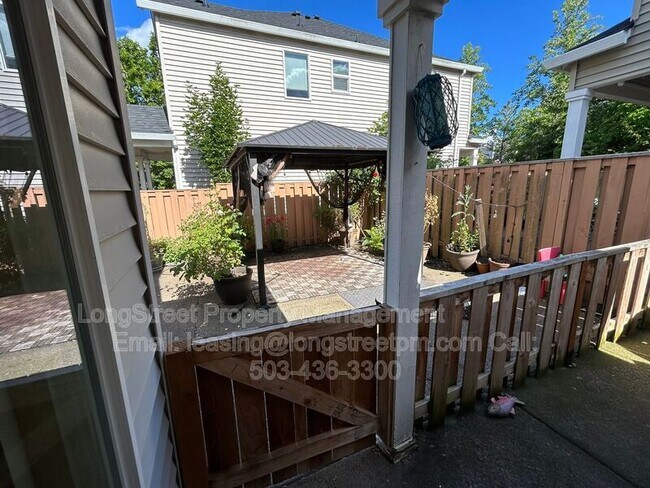 Building Photo - 2958 NE 13th Dr