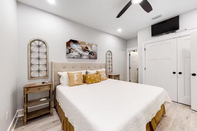 Building Photo - 3 bed 2 Bath Panama City Beach House