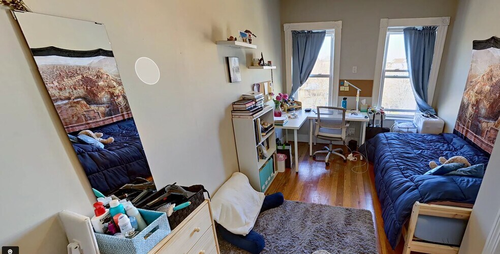 Building Photo - 13 Medford St