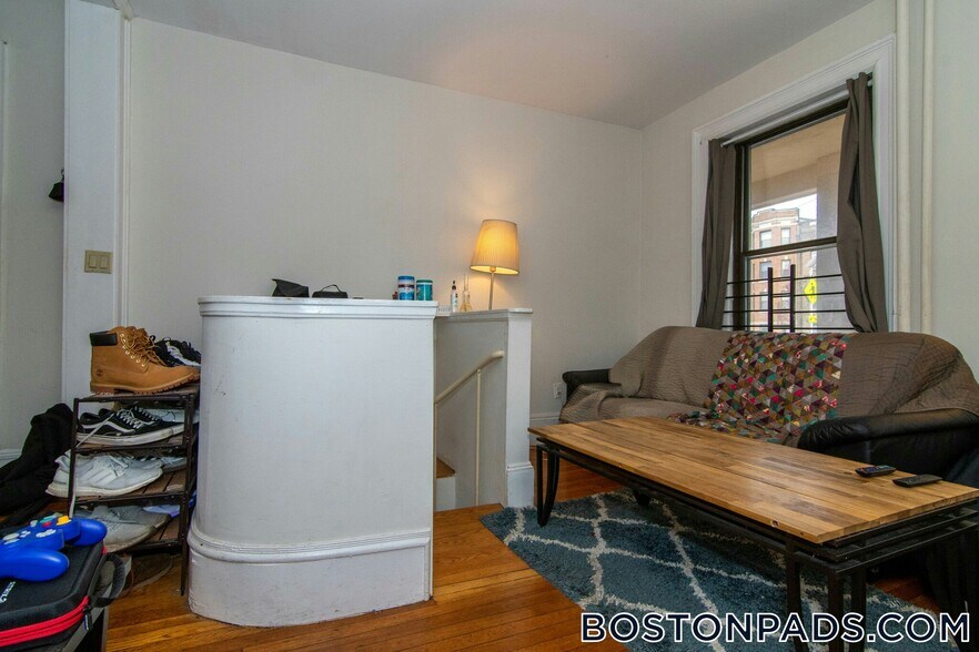 Building Photo - 448 Park Dr