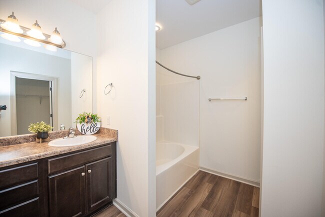 Building Photo - 915 Erika Ln