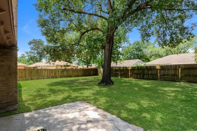 Building Photo - 24023 Spring Mill Ln