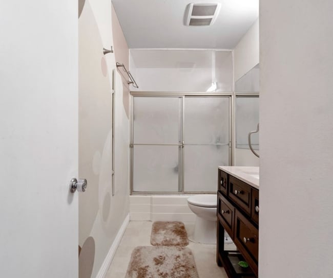 Building Photo - GORGEOUS 3 BEDROOM 3 BATH TOWNHOME