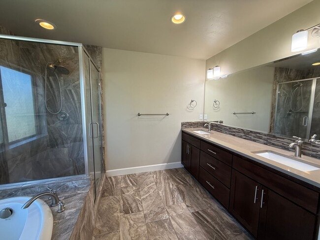Building Photo - 3120 NE Marea Dr