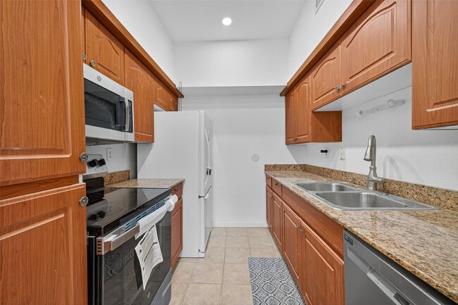 Building Photo - 4041 Drake St