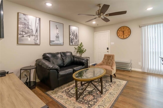 Building Photo - 8110 Albacore Dr
