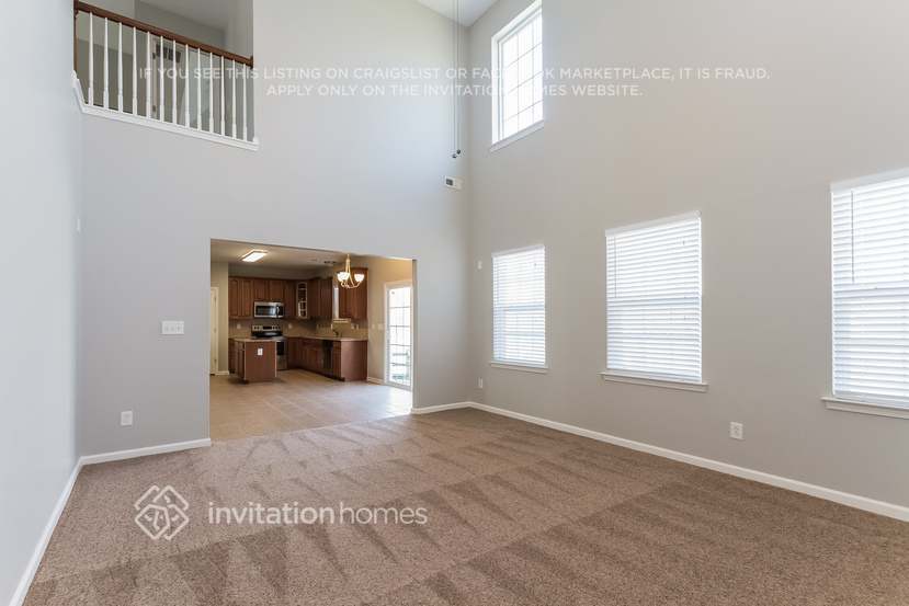 Building Photo - 12120 Palomar Dr