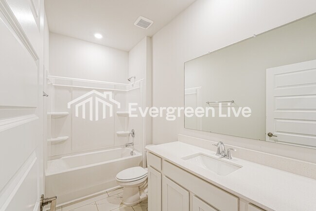 Building Photo - 202 Paca Ln