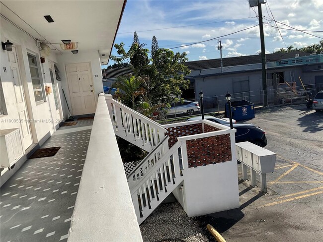 Building Photo - 22 SE 3rd Terrace