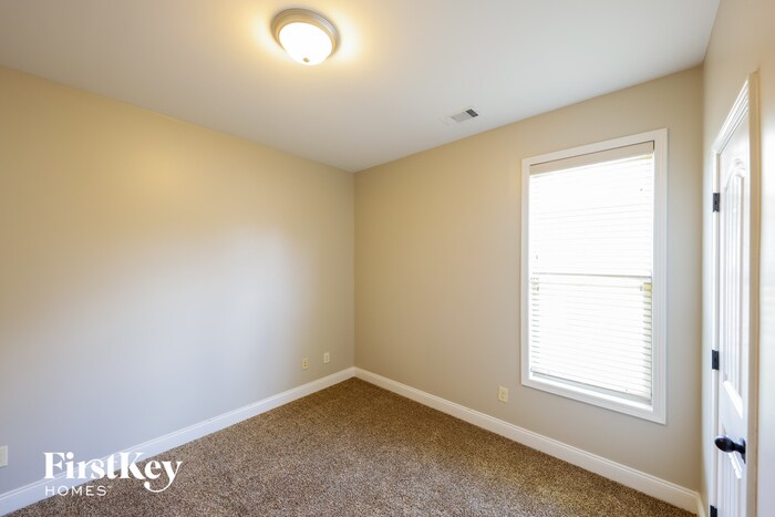 Building Photo - 156 Willow View Lane