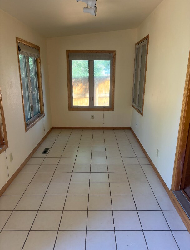 Building Photo - 2702 Parklake Ct