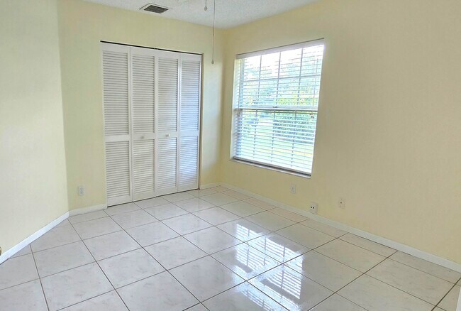Building Photo - 8707 Forest Hills Blvd