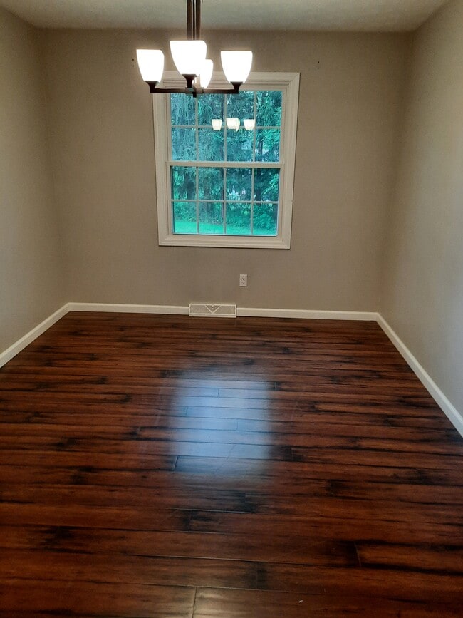 Building Photo - 1502 Amboy Dr