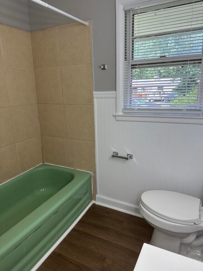 Building Photo - 1072 Hudson Ave