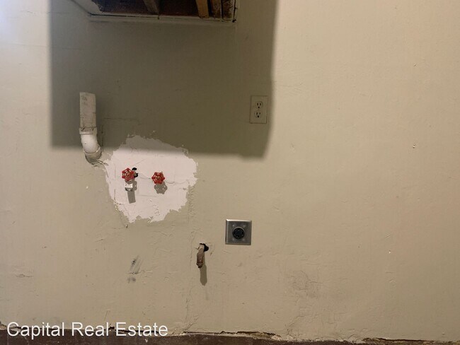 Building Photo - 3 br, 1.5 bath House - 1609 N. Christine Dr.