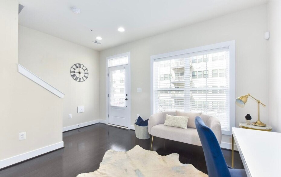 Building Photo - 12611 Macaulay St