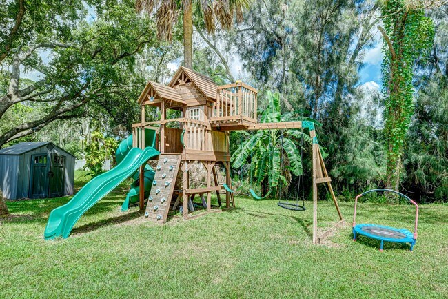 Building Photo - 2239 Wells Ave