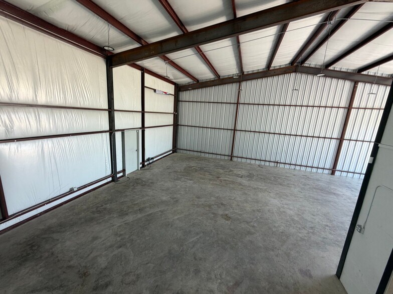 Building Photo - 4072 Old Lorena Rd