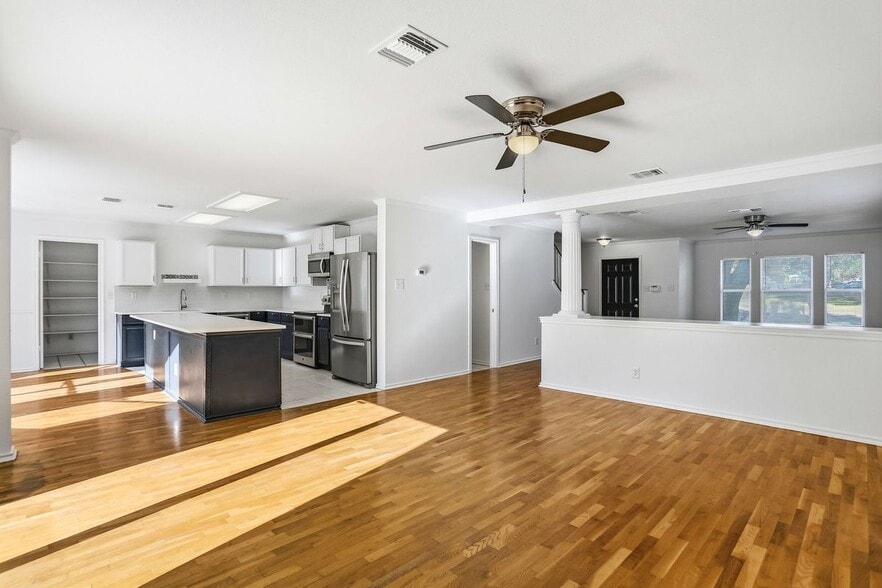 Building Photo - 522 Ashley