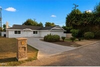 Building Photo - 1379 Glen Ave
