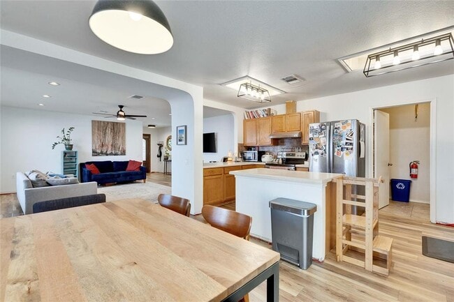 Building Photo - 6612 Piedras Blanco Dr