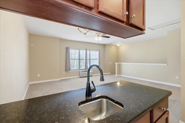 Building Photo - 290 Westlawn Dr