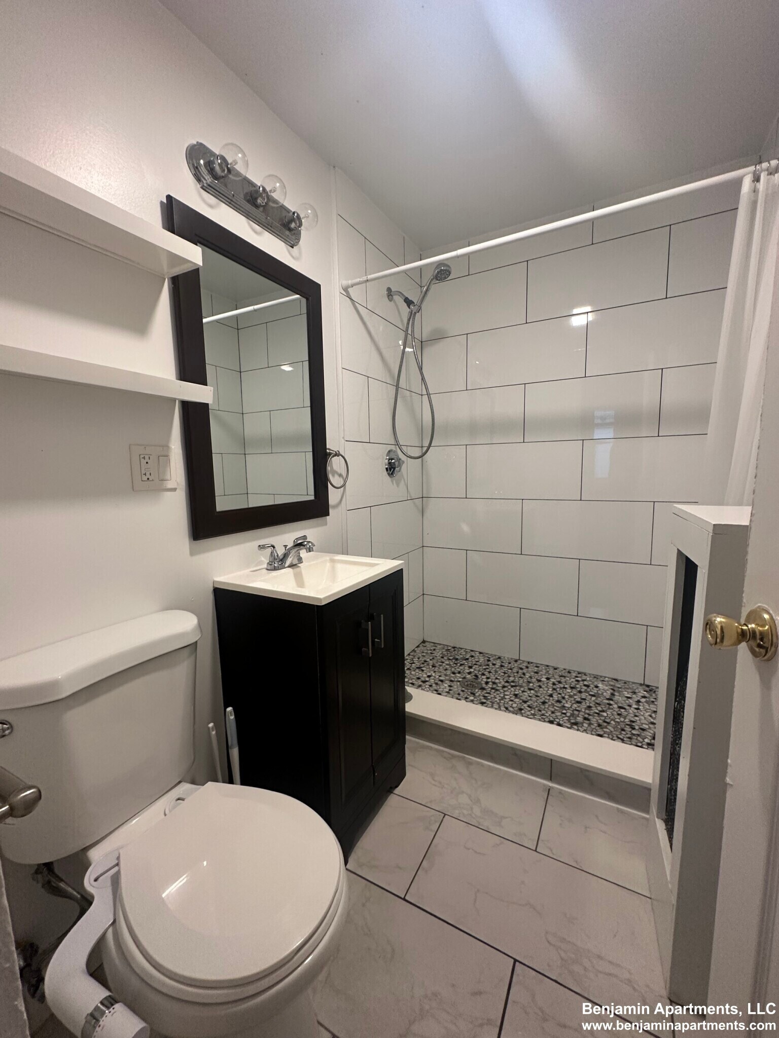 Building Photo - 38 Newton St