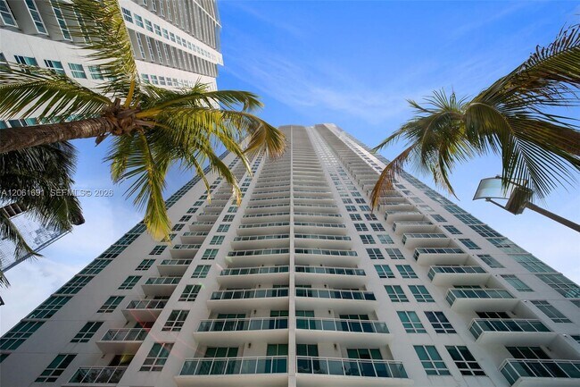 Building Photo - 950 Brickell Bay Dr