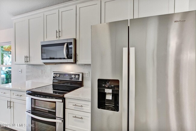 Building Photo - 3433 Heron Dr N