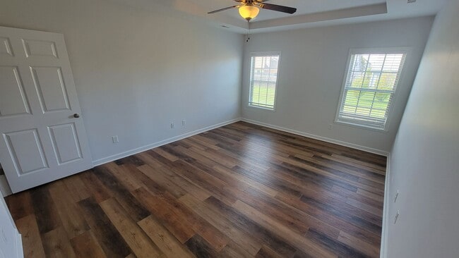 Building Photo - The 5 Bedroom You've Been Looking For!!