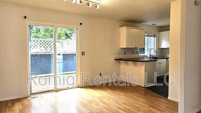 Building Photo - 6709 NE 55th St