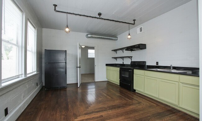 Building Photo - 316 Eastwood St