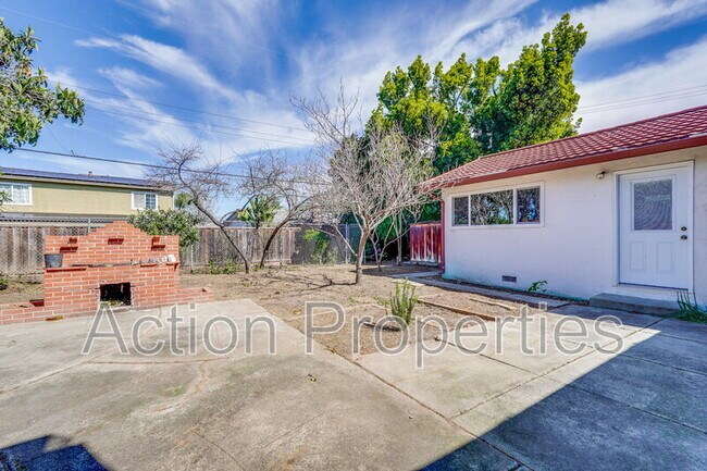 Building Photo - 4225 Borina Dr