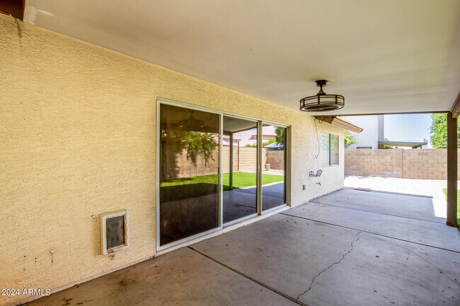 Building Photo - 831 N Swallow Ln