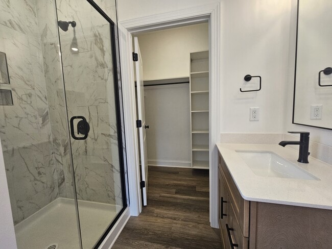 Building Photo - 201 Dale Dr