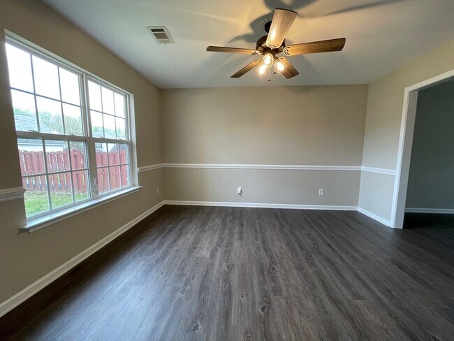 Building Photo - 3635 Pauline Ln