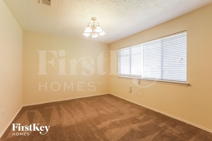 Building Photo - 2602 Woodsorrel Dr