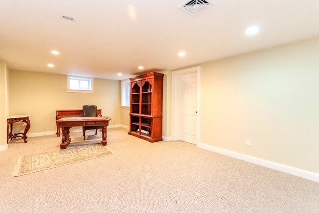Building Photo - 109 Farwell St
