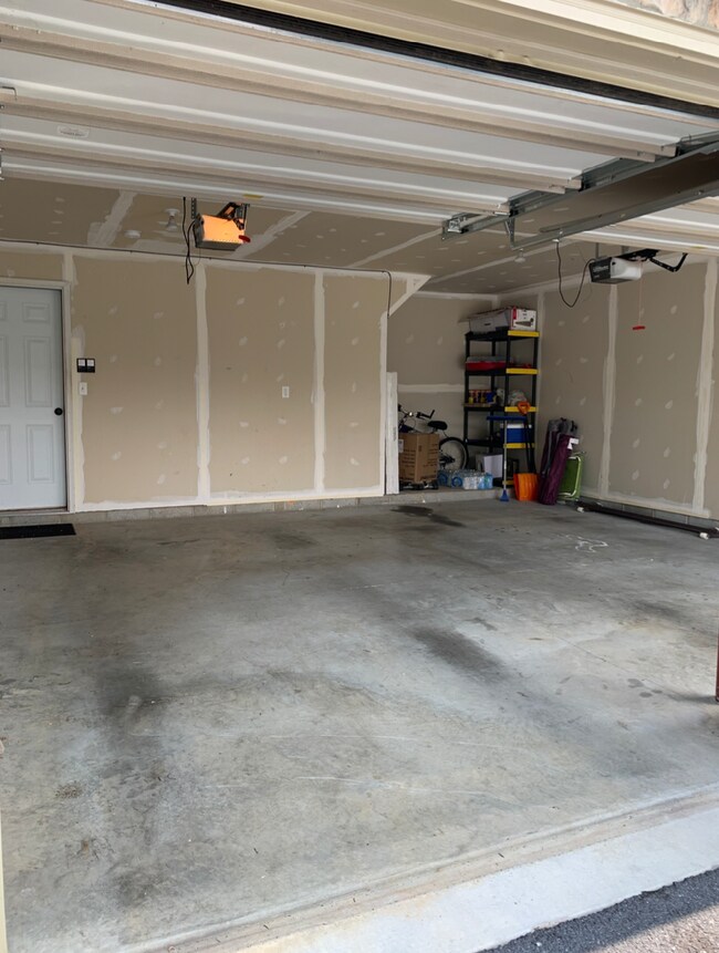 2 car garage - 2390 Mill Rd