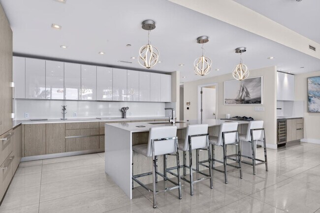 Building Photo - 3100 N Ocean Dr